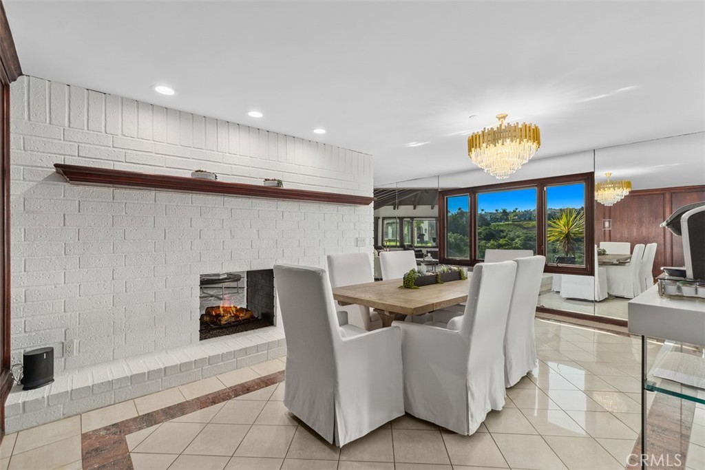 868 Avenida Acapulco