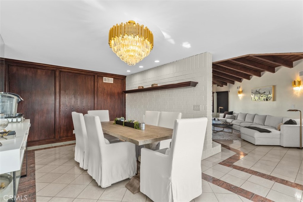 868 Avenida Acapulco