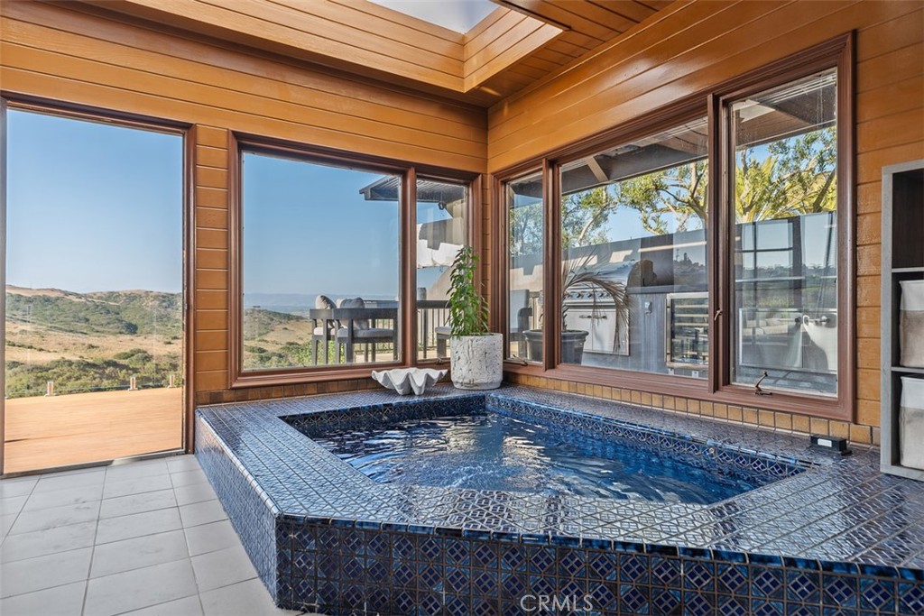 868 Avenida Acapulco