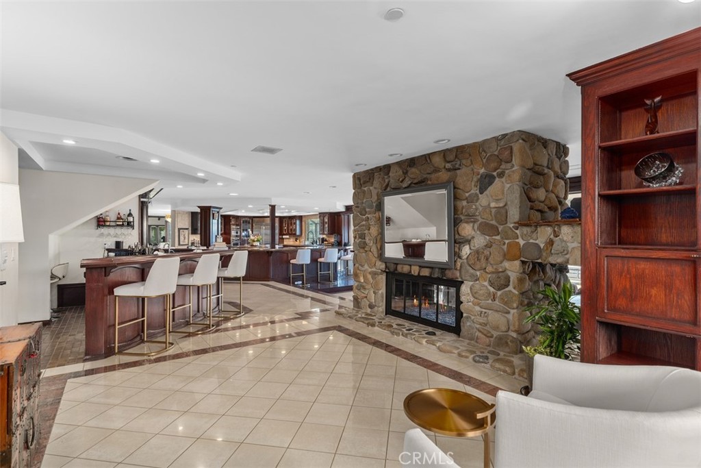 868 Avenida Acapulco