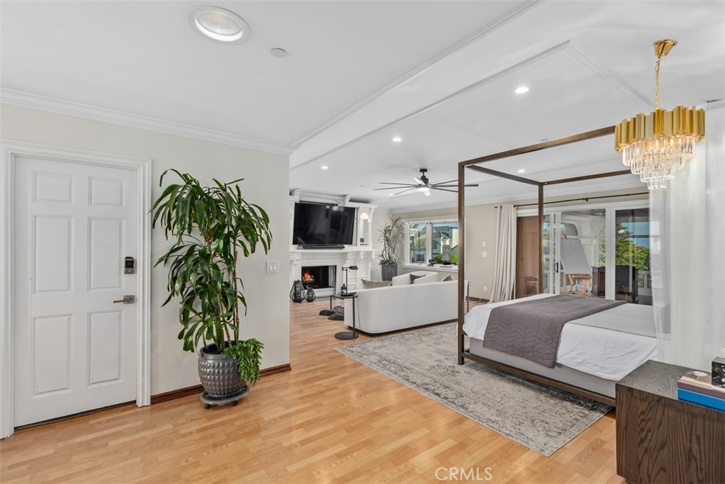 868 Avenida Acapulco