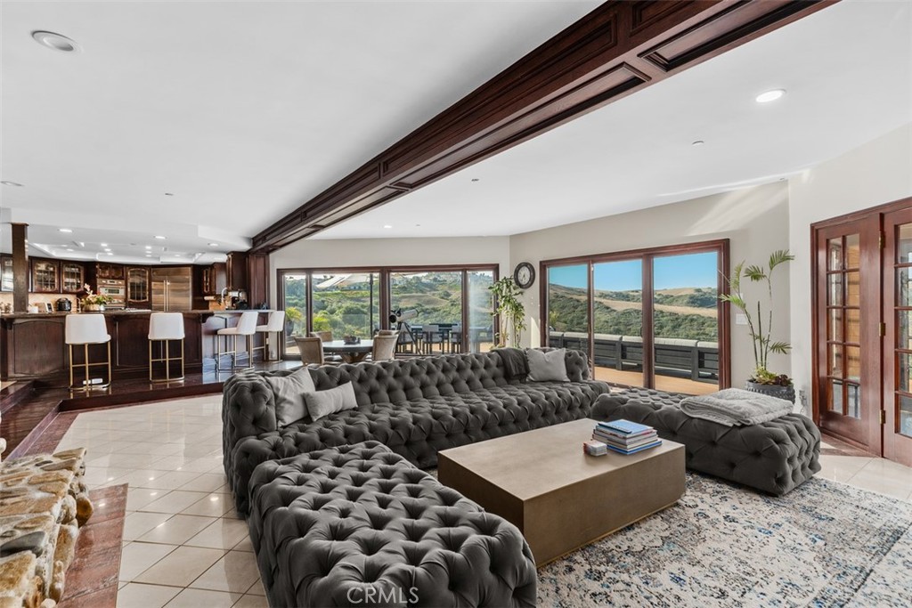 868 Avenida Acapulco