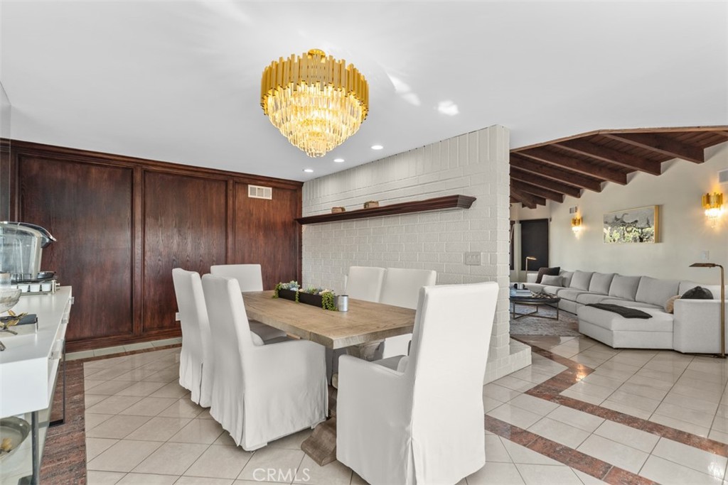 868 Avenida Acapulco