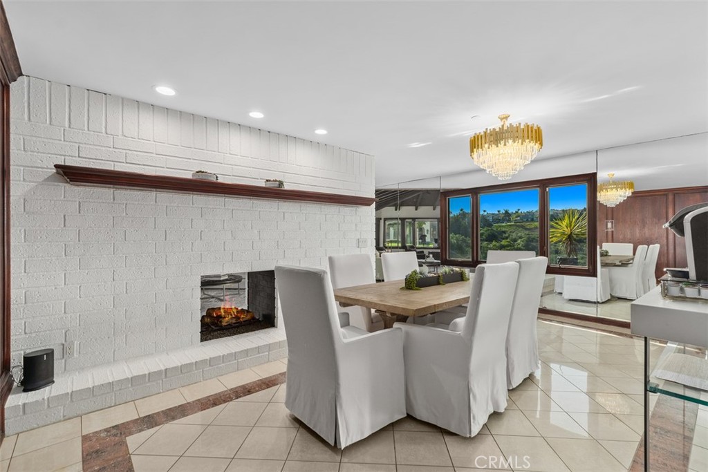 868 Avenida Acapulco