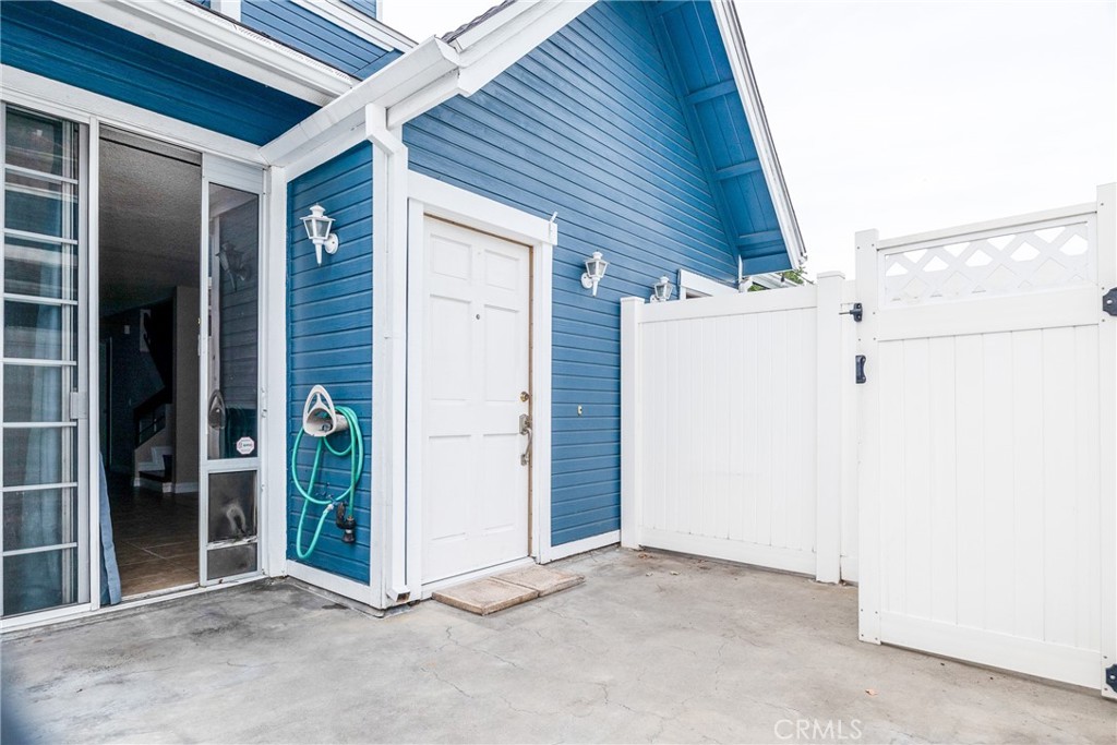 225 S Redwood Avenue 19