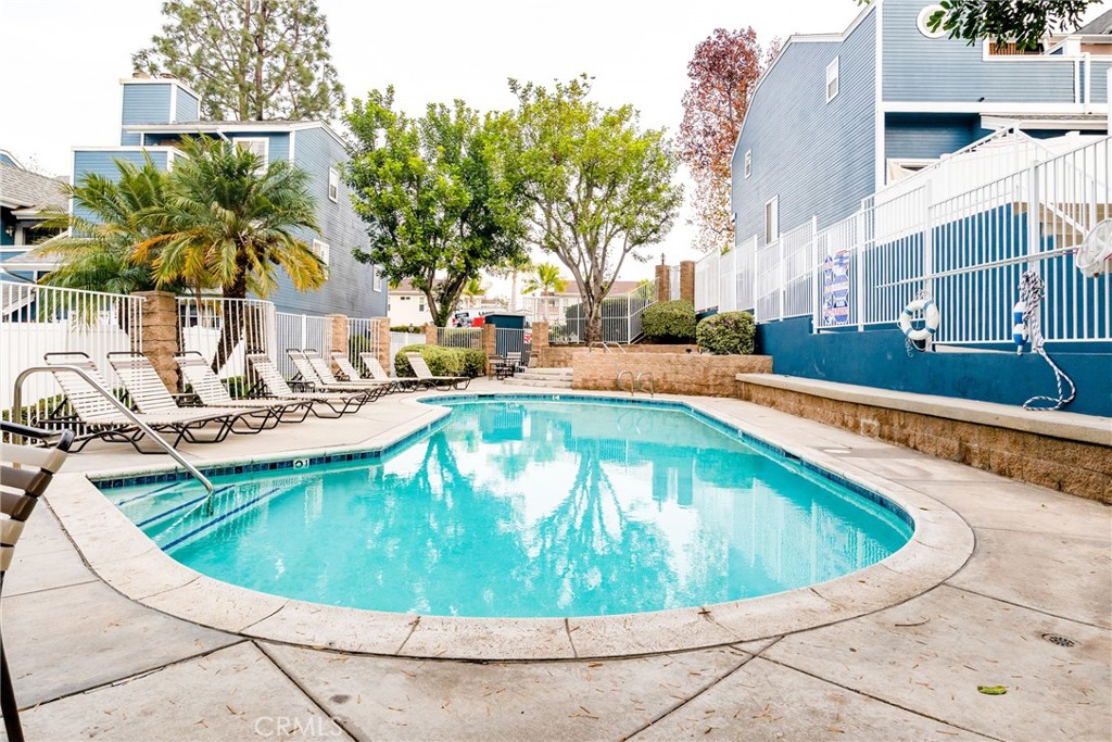 225 S Redwood Avenue 19