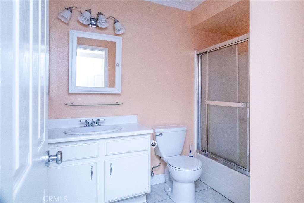 225 S Redwood Avenue 19