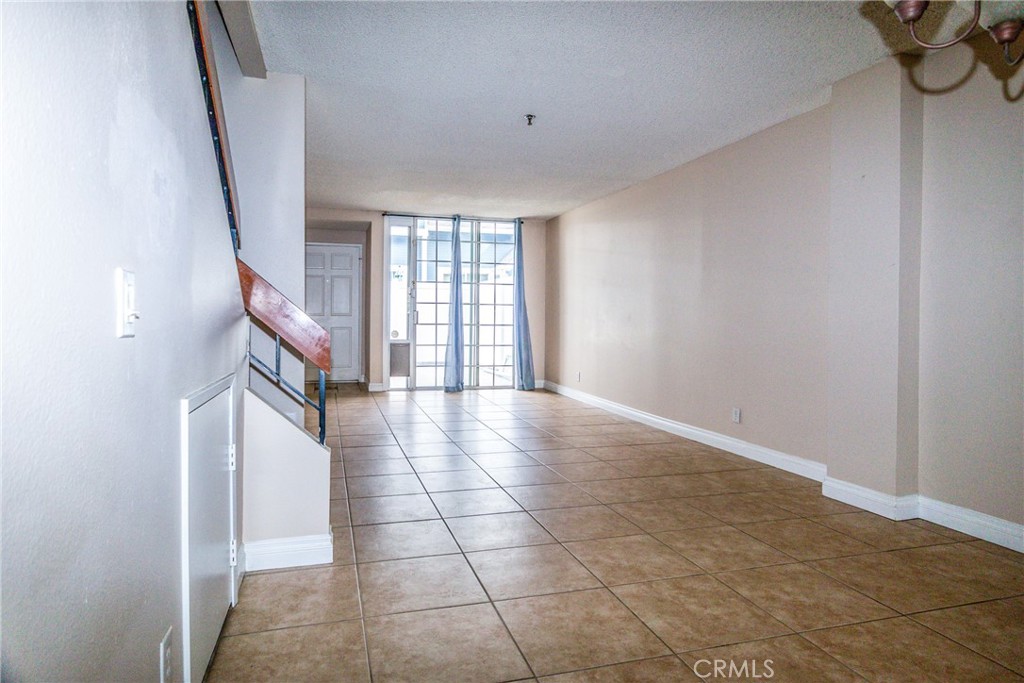 225 S Redwood Avenue 19