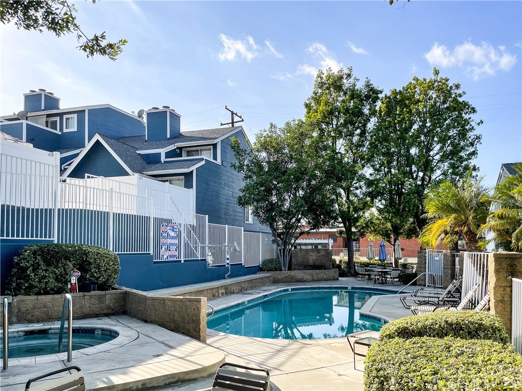 225 S Redwood Avenue 19