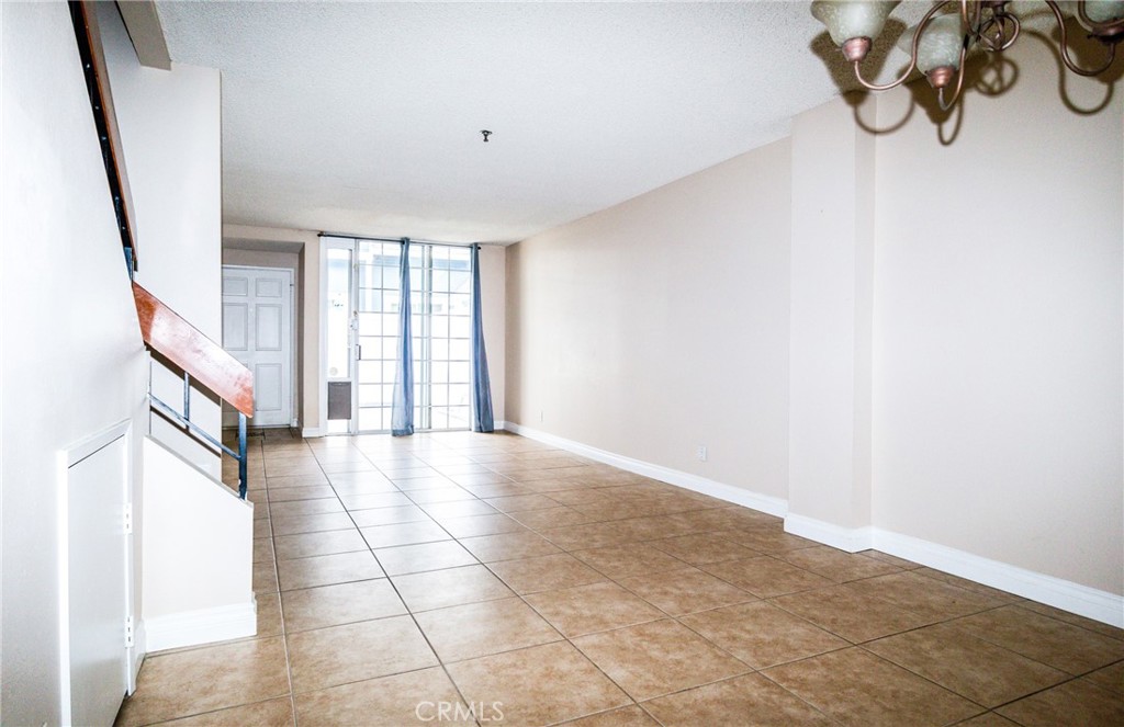 225 S Redwood Avenue 19