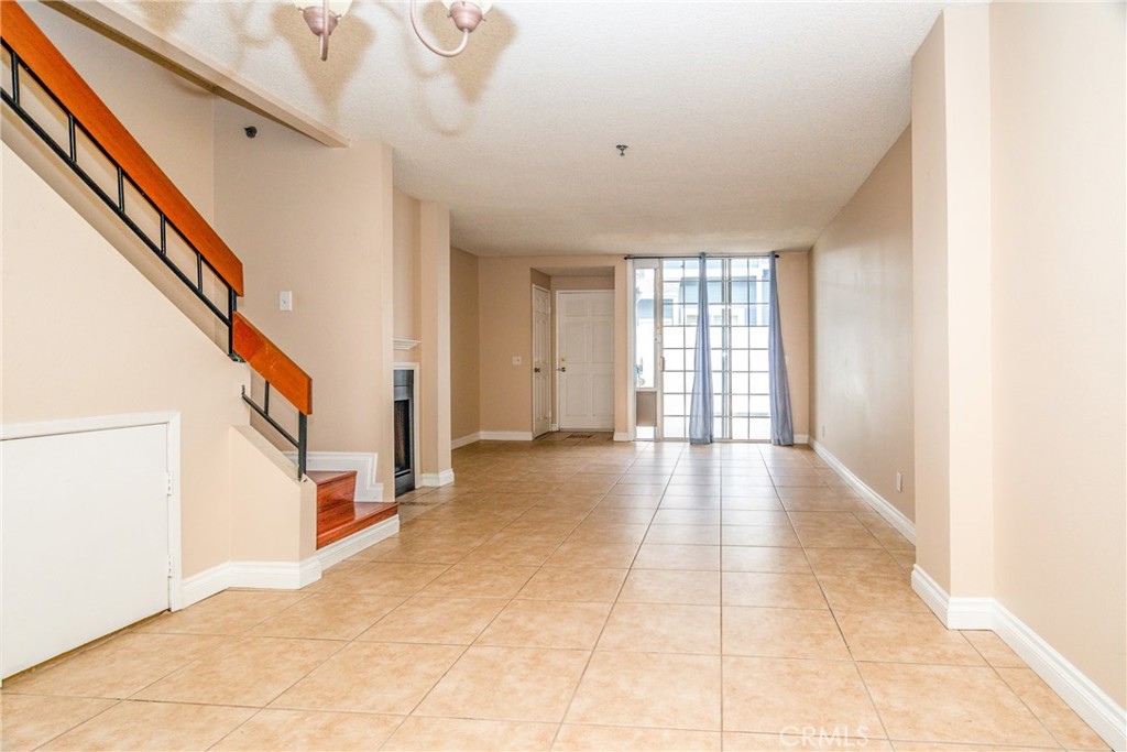 225 S Redwood Avenue 19