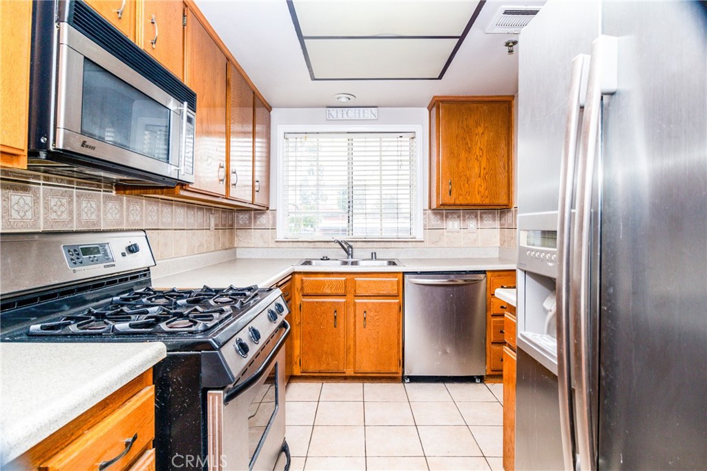 225 S Redwood Avenue 19