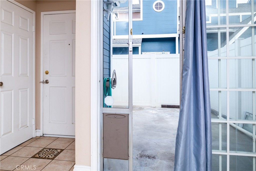 225 S Redwood Avenue 19