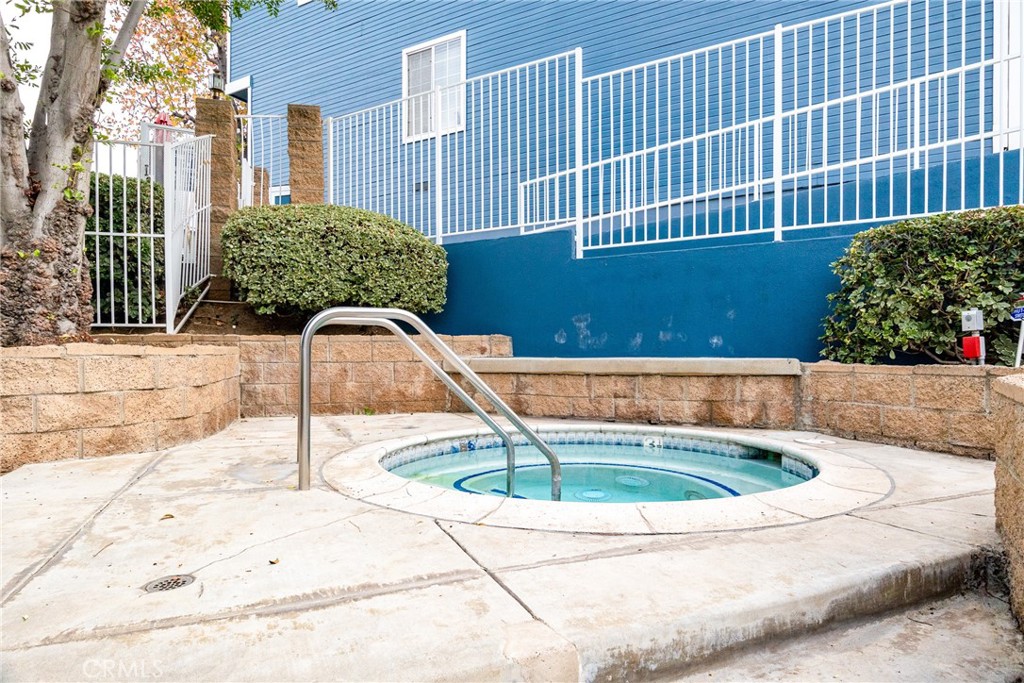 225 S Redwood Avenue 19