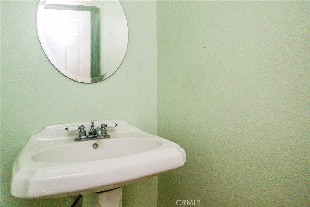 225 S Redwood Avenue 19