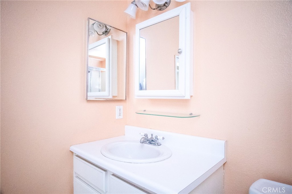 225 S Redwood Avenue 19