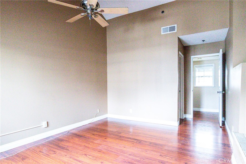 225 S Redwood Avenue 19