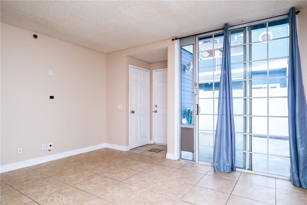 225 S Redwood Avenue 19