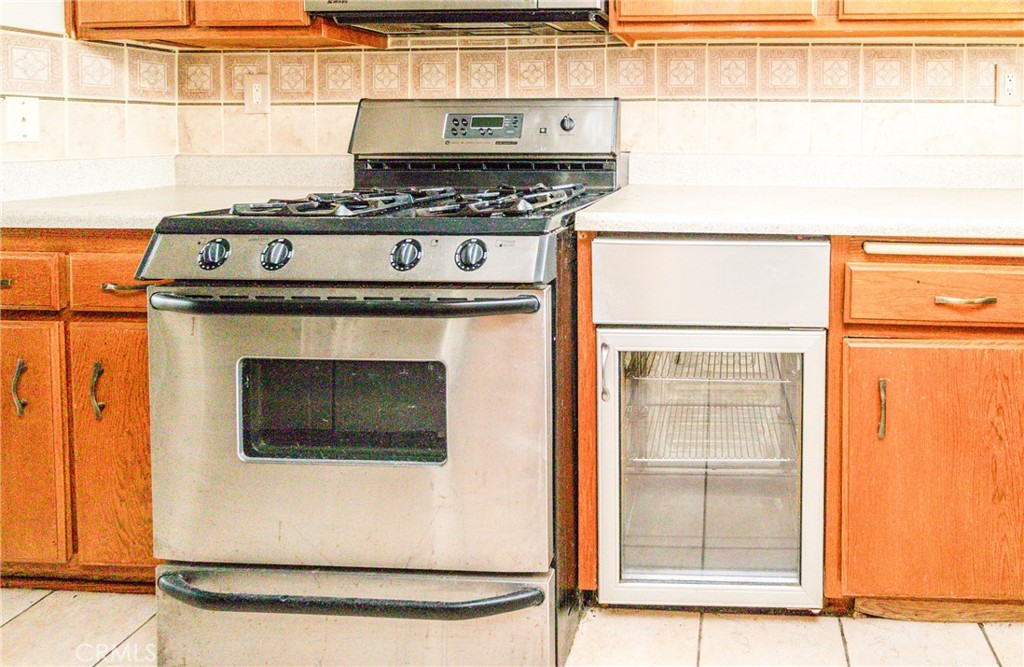 225 S Redwood Avenue 19