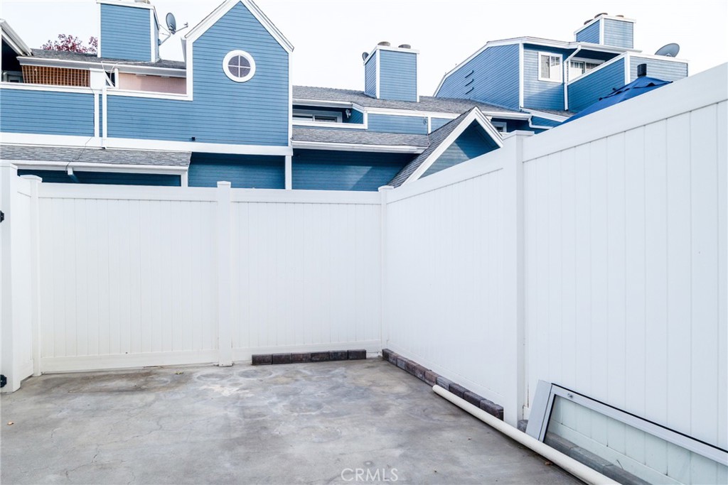 225 S Redwood Avenue 19