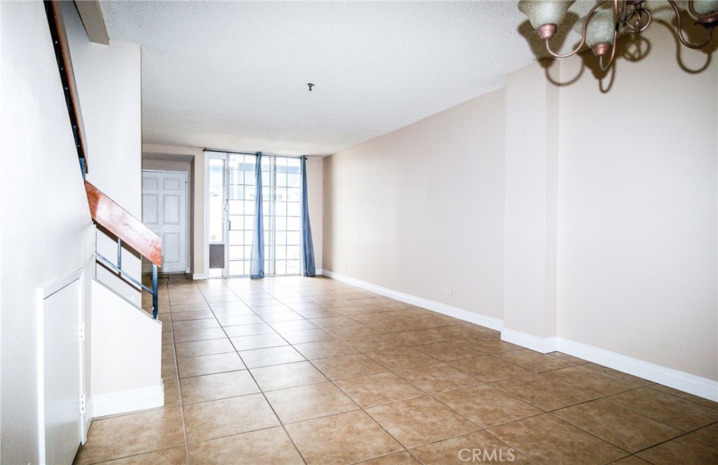 225 S Redwood Avenue 19