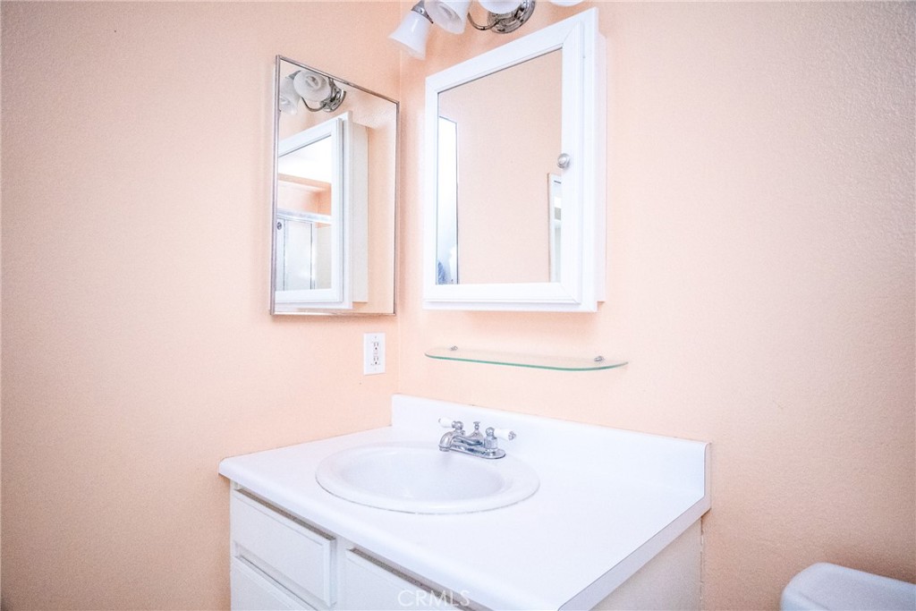 225 S Redwood Avenue 19