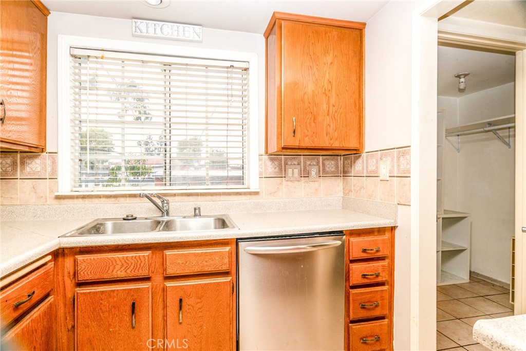 225 S Redwood Avenue 19