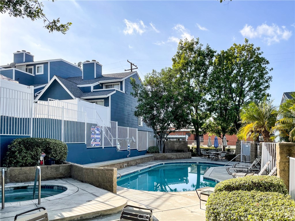 225 S Redwood Avenue 19