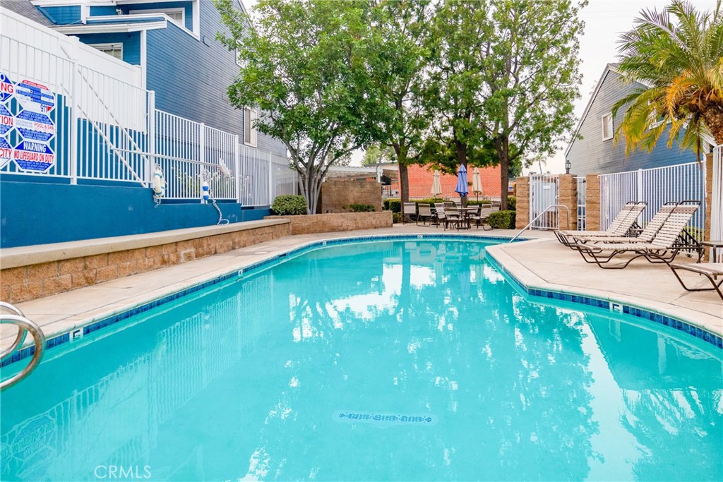 225 S Redwood Avenue 19