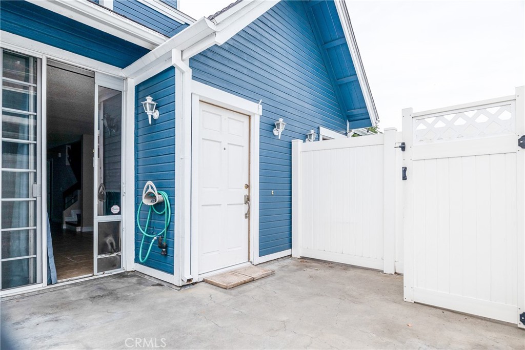 225 S Redwood Avenue 19