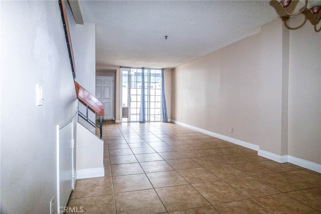 225 S Redwood Avenue 19