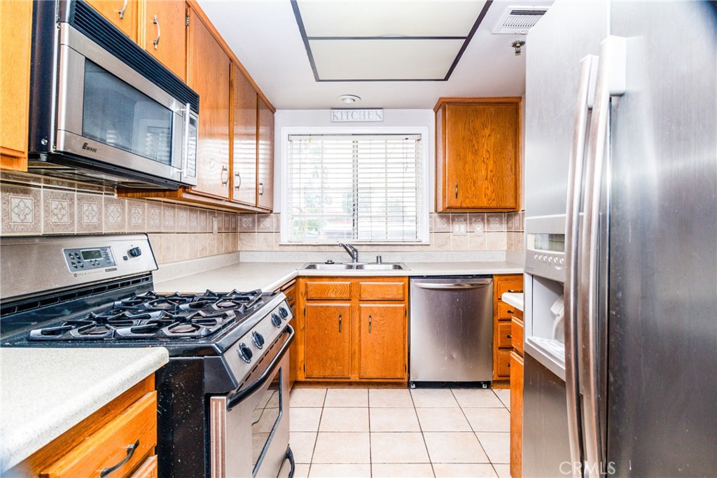 225 S Redwood Avenue 19