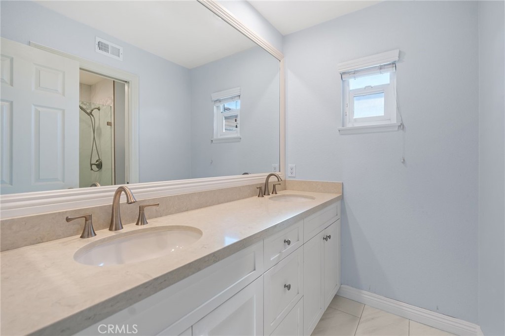 2880 Calle Guadalajara