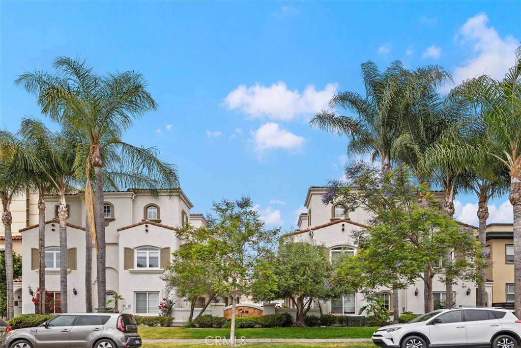 3622 Indiana Street 104