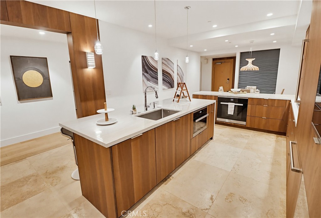 2750 4th Ave 402