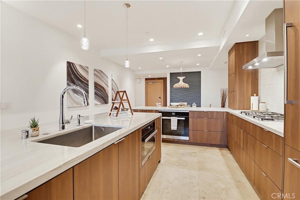 2750 4th Ave 402
