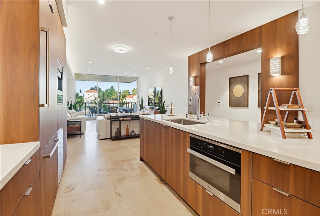 2750 4th Ave 402