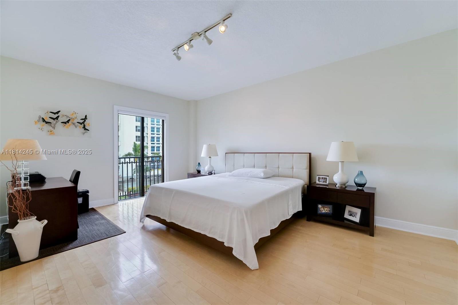 711 Biltmore Way # 402