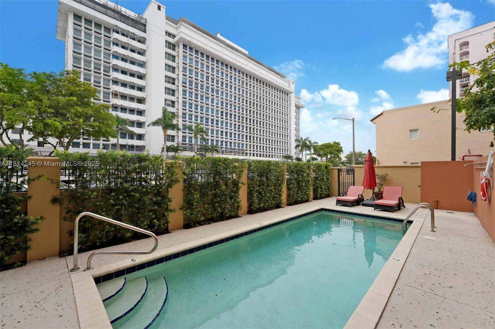 711 Biltmore Way # 402