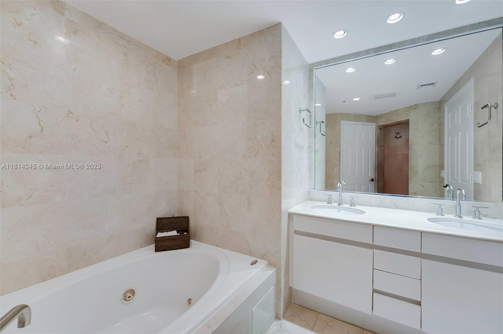 711 Biltmore Way # 402