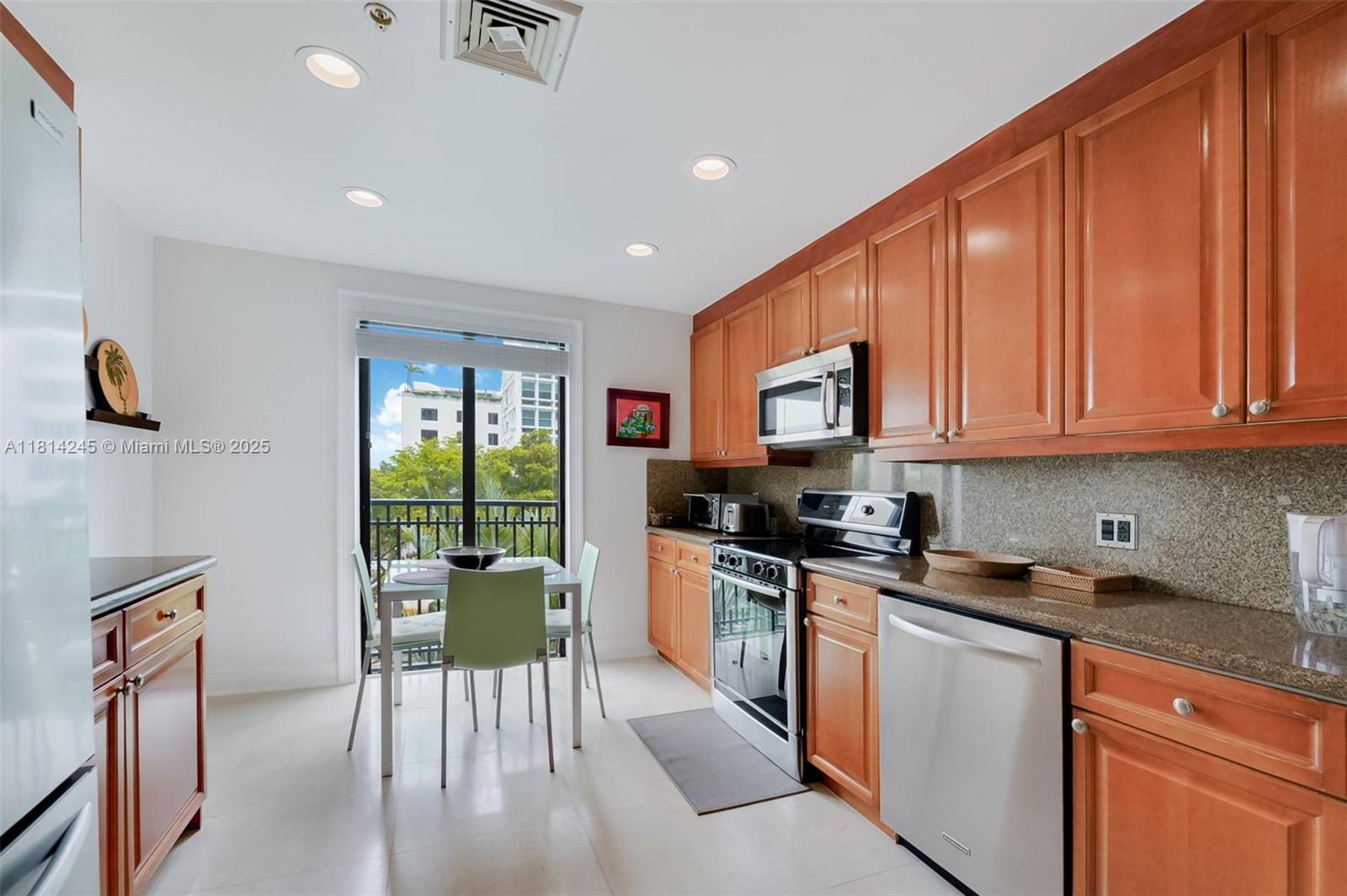 711 Biltmore Way # 402