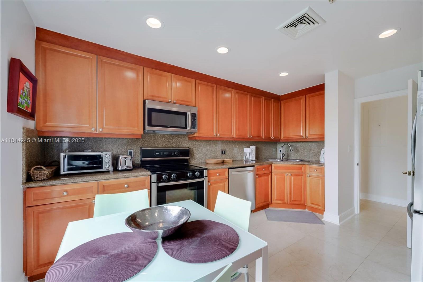 711 Biltmore Way # 402