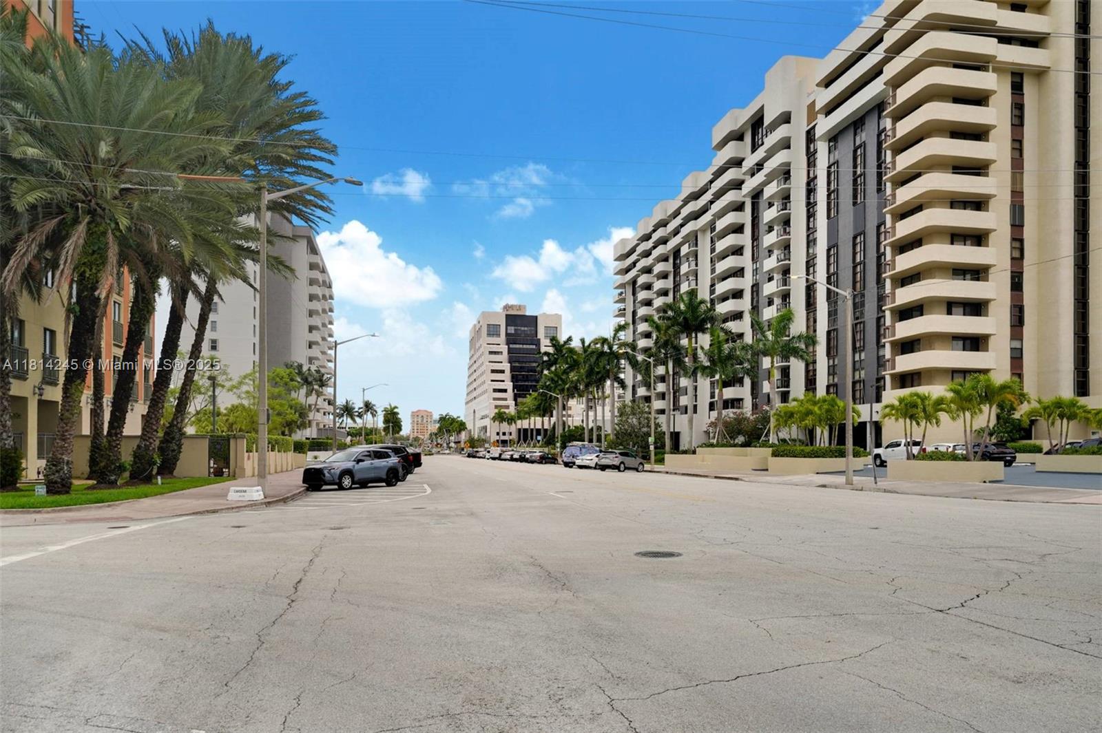 711 Biltmore Way # 402