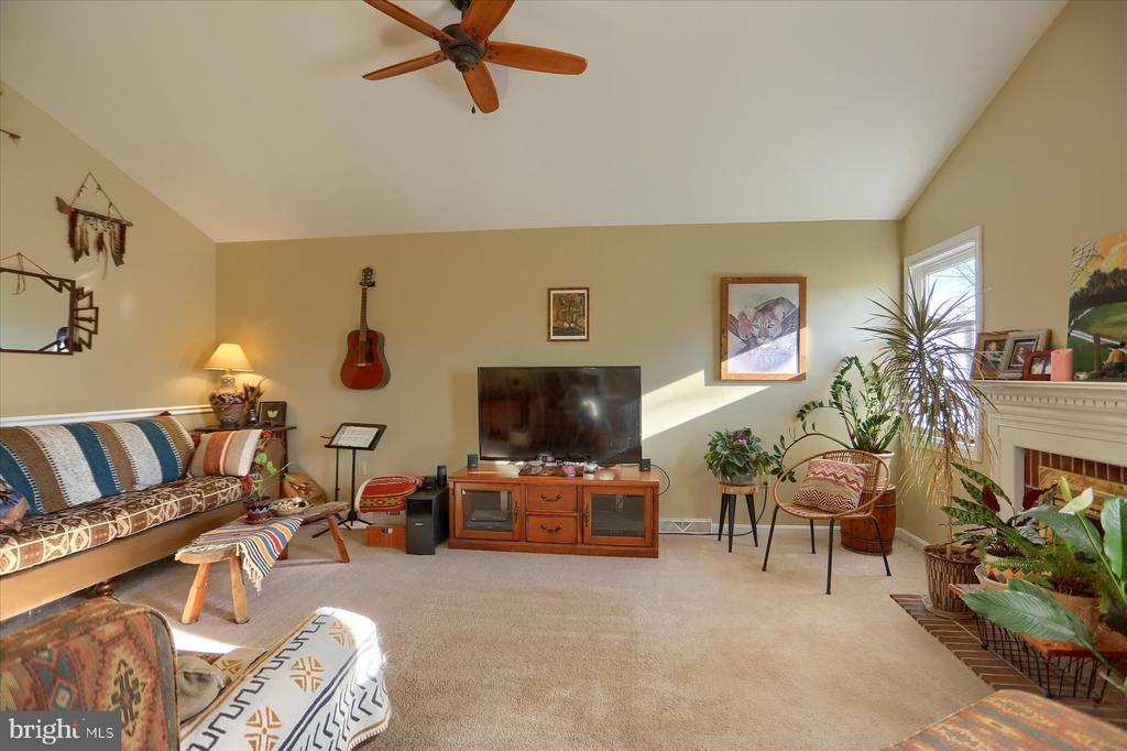 9 McCandless Dr