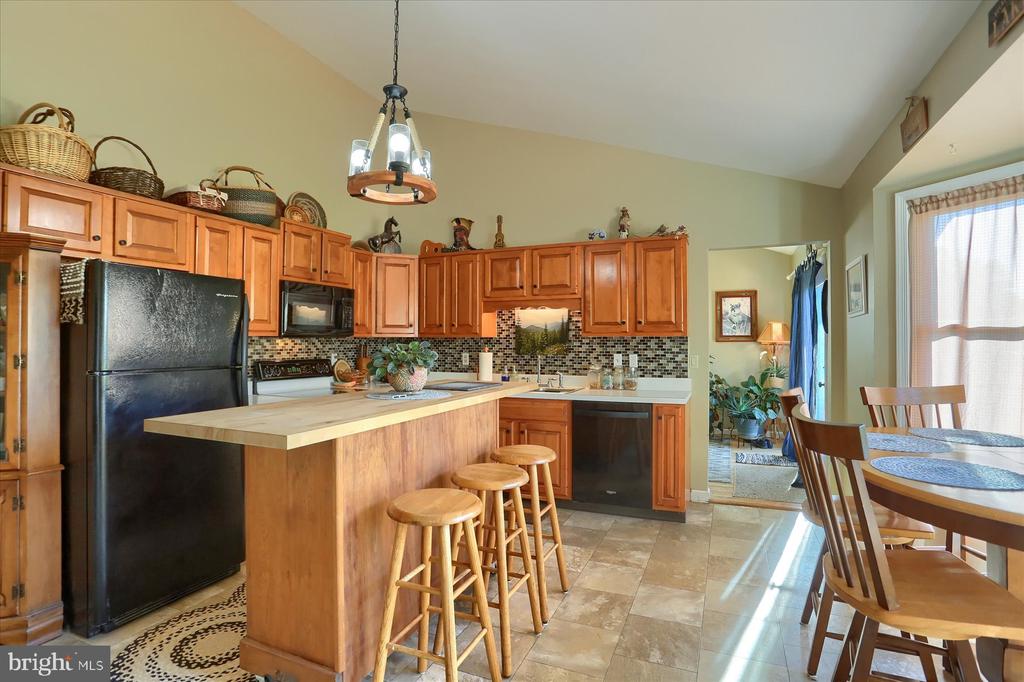 9 McCandless Dr