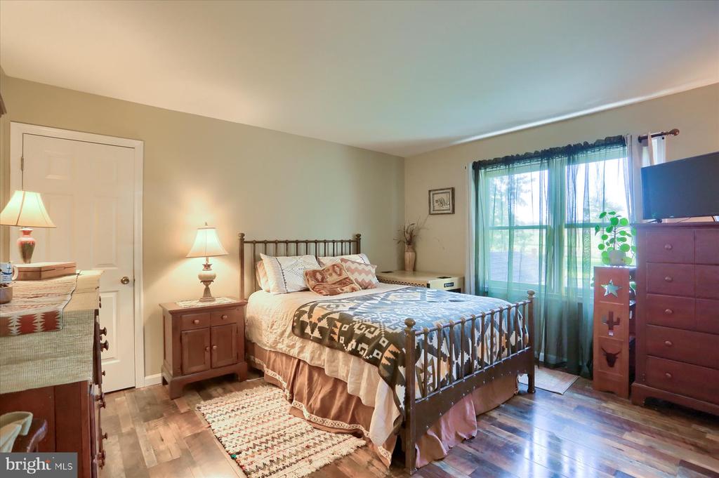 9 McCandless Dr