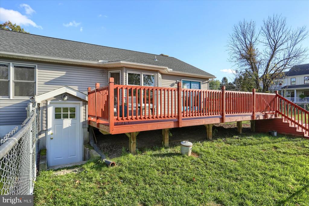 9 McCandless Dr