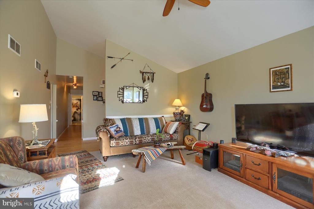 9 McCandless Dr