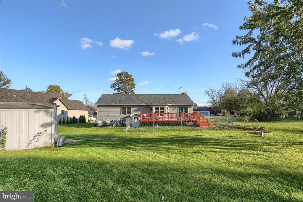 9 McCandless Dr
