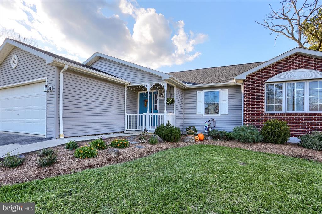 9 McCandless Dr